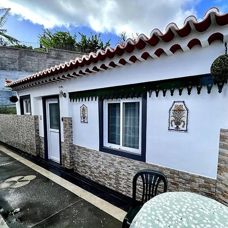 Modern Minimalist Studio With Essential Comfort Funchal  Exterior photo